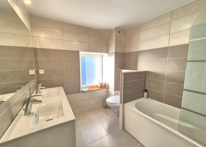 La Pomerelle #terrasse#garage 아파트