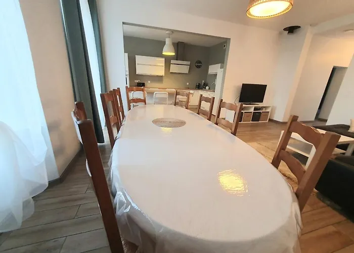 La Pomerelle #terrasse#garage 아파트